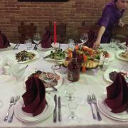 Сервировка стола в диско-зале